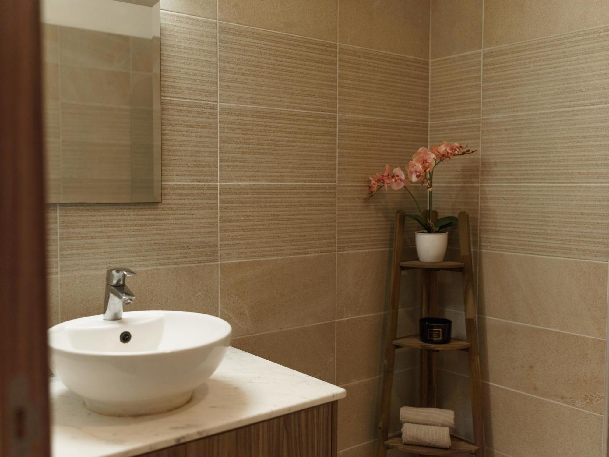 Halcyon Central Apartment Larnaca Ngoại thất bức ảnh