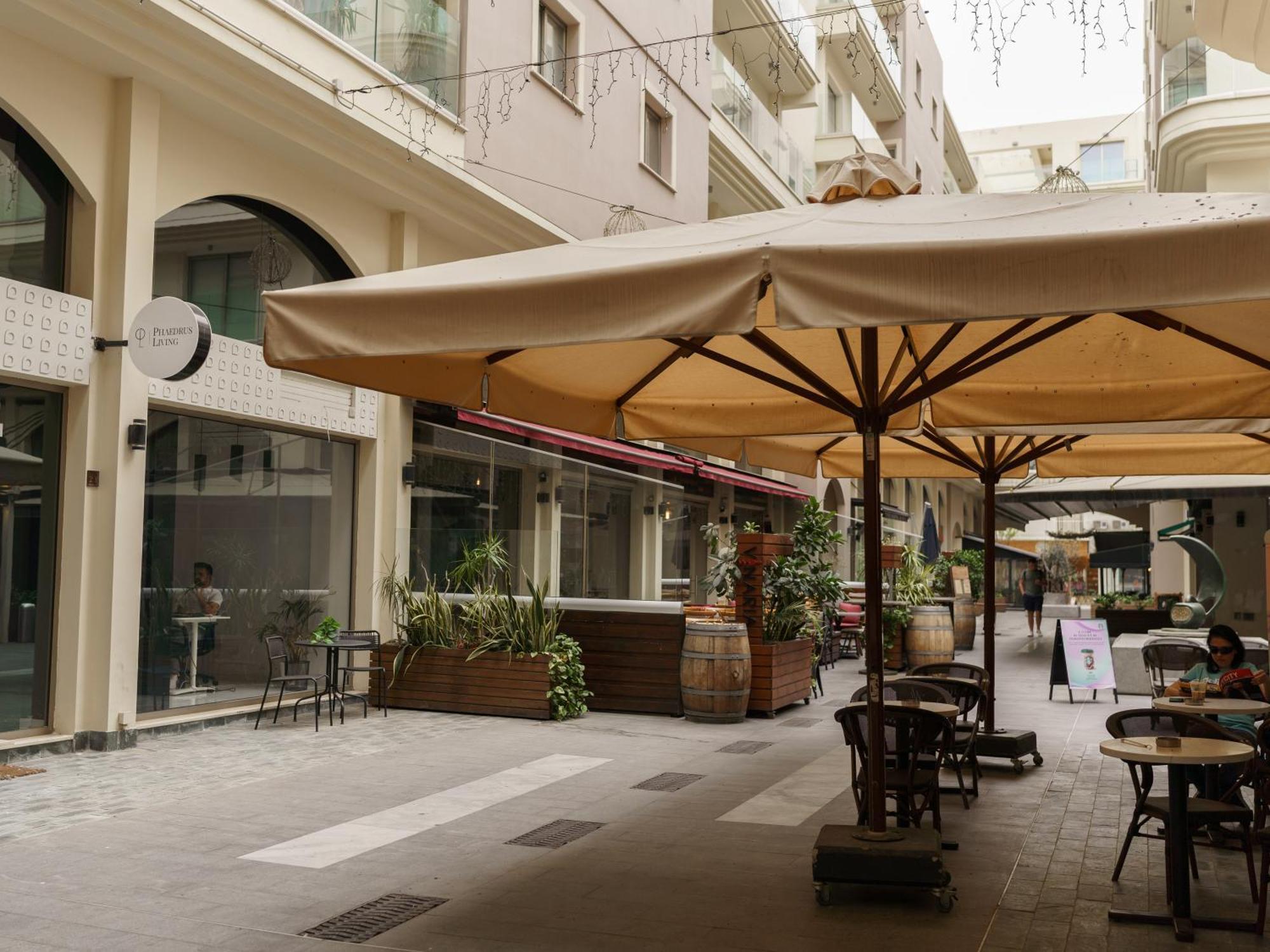 Halcyon Central Apartment Larnaca Ngoại thất bức ảnh