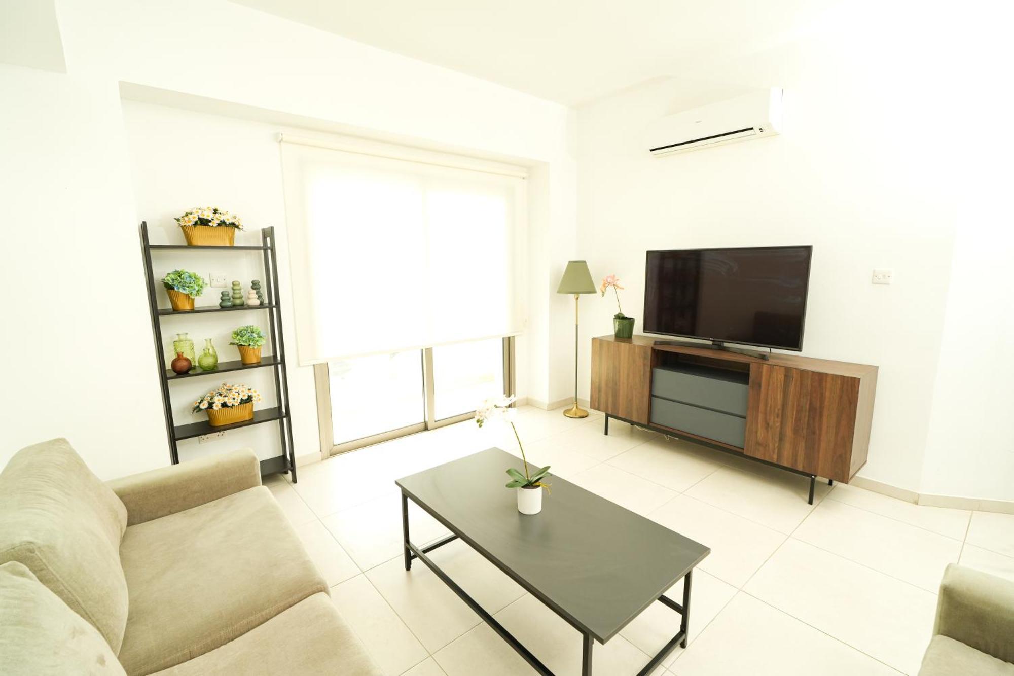 Halcyon Central Apartment Larnaca Ngoại thất bức ảnh