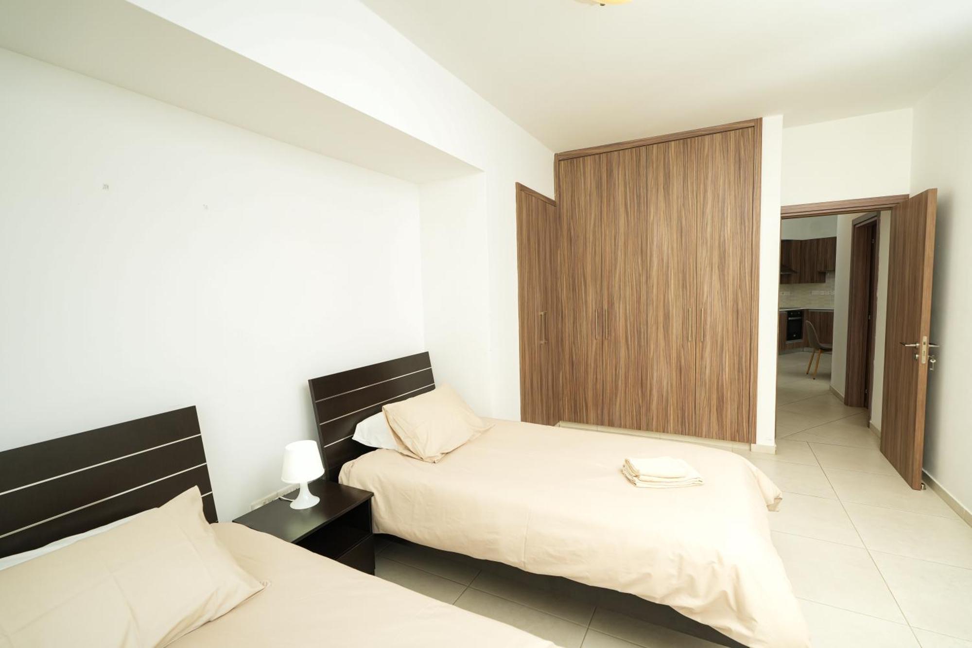 Halcyon Central Apartment Larnaca Ngoại thất bức ảnh