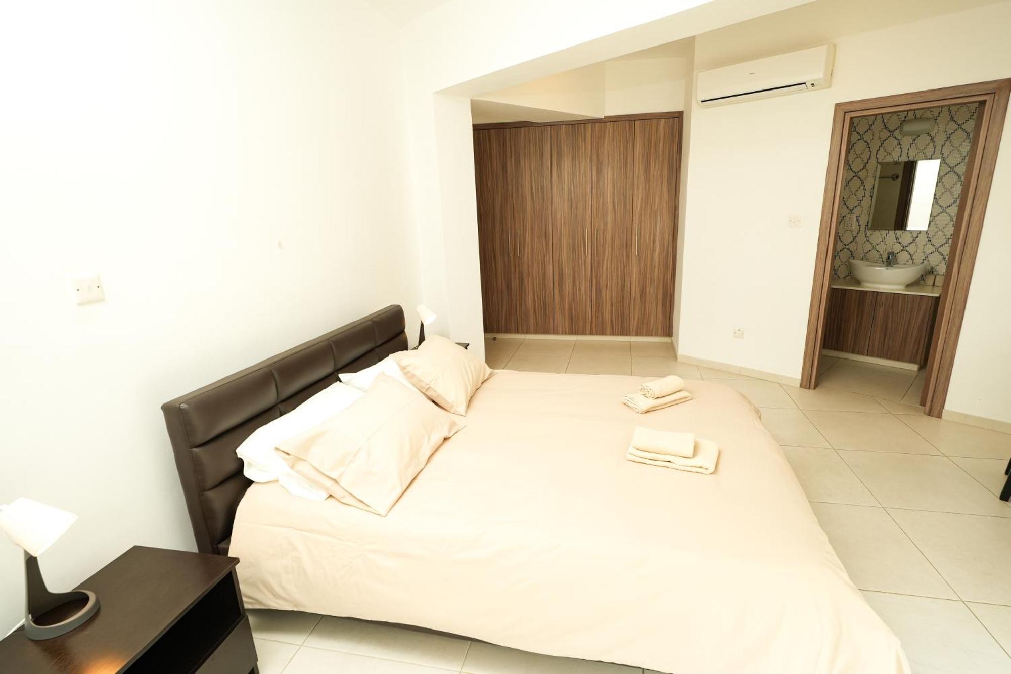 Halcyon Central Apartment Larnaca Ngoại thất bức ảnh