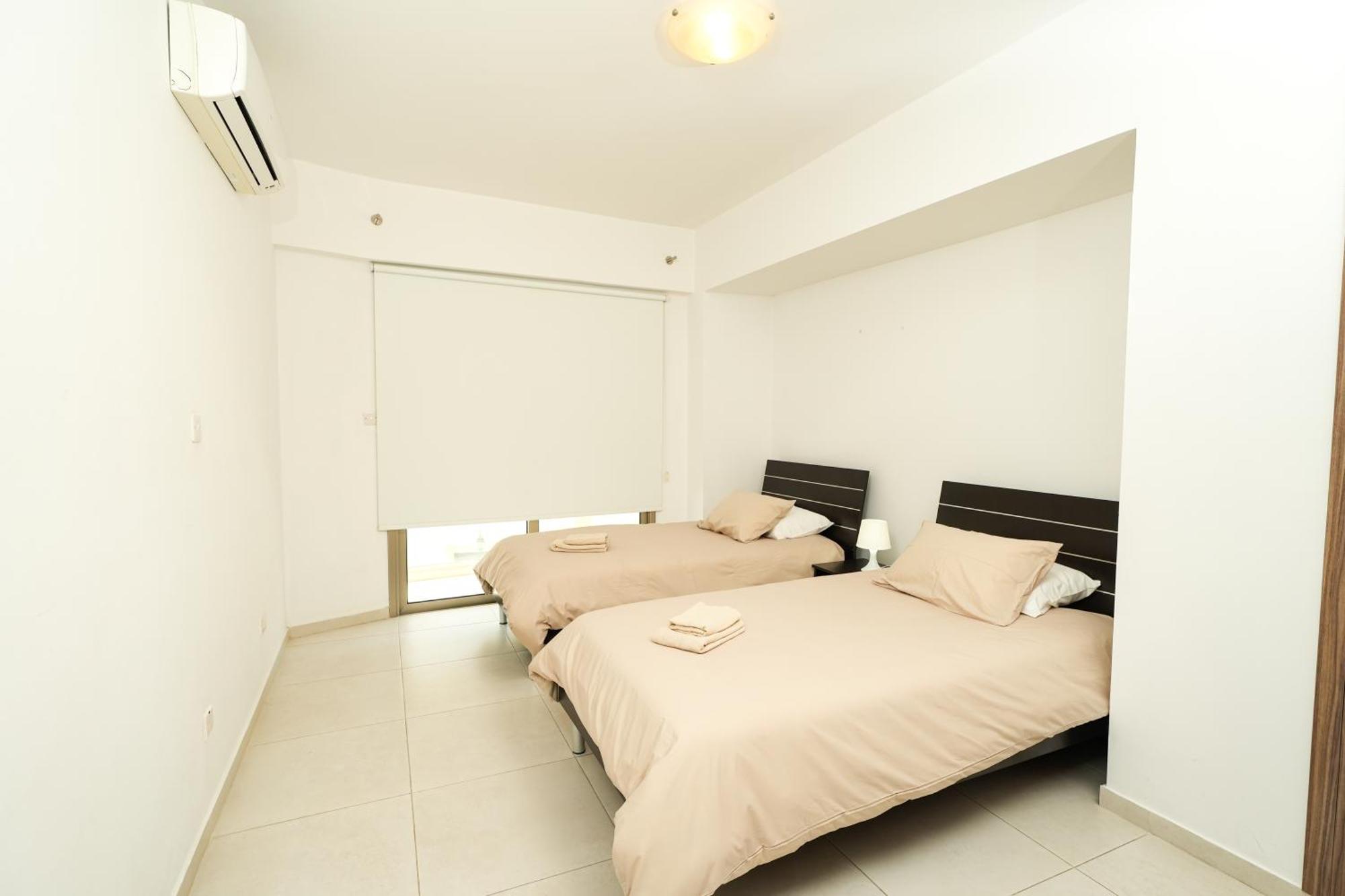 Halcyon Central Apartment Larnaca Ngoại thất bức ảnh