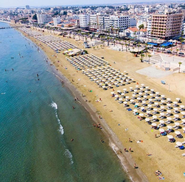 Halcyon Central Apartment Larnaca Ngoại thất bức ảnh